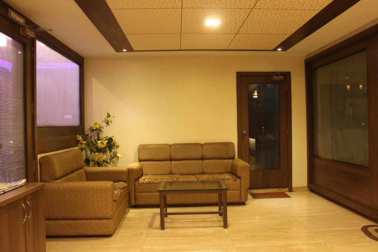Hotel Laxmibai Palace Shirdi Exteriör bild