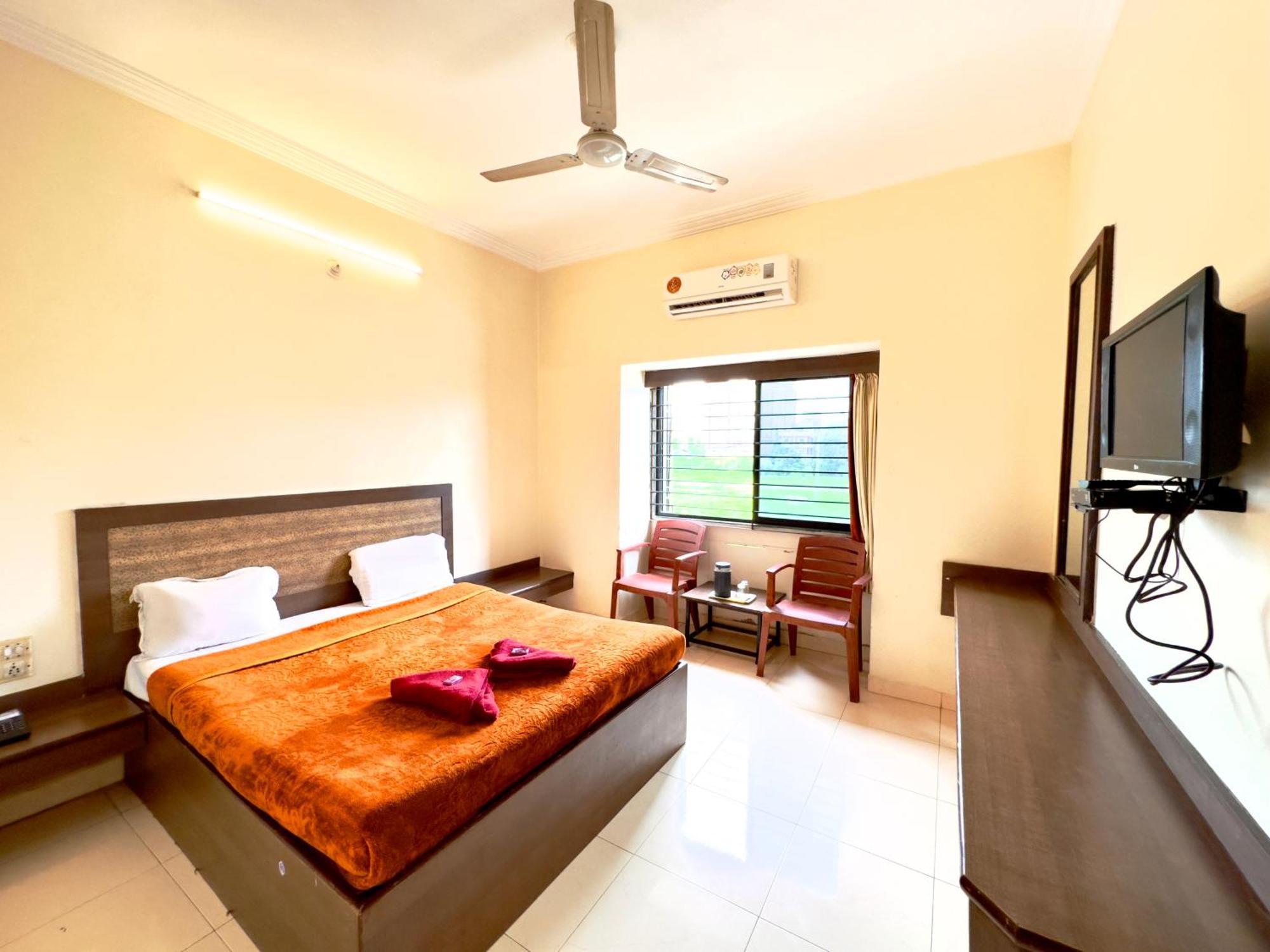 Hotel Laxmibai Palace Shirdi Exteriör bild