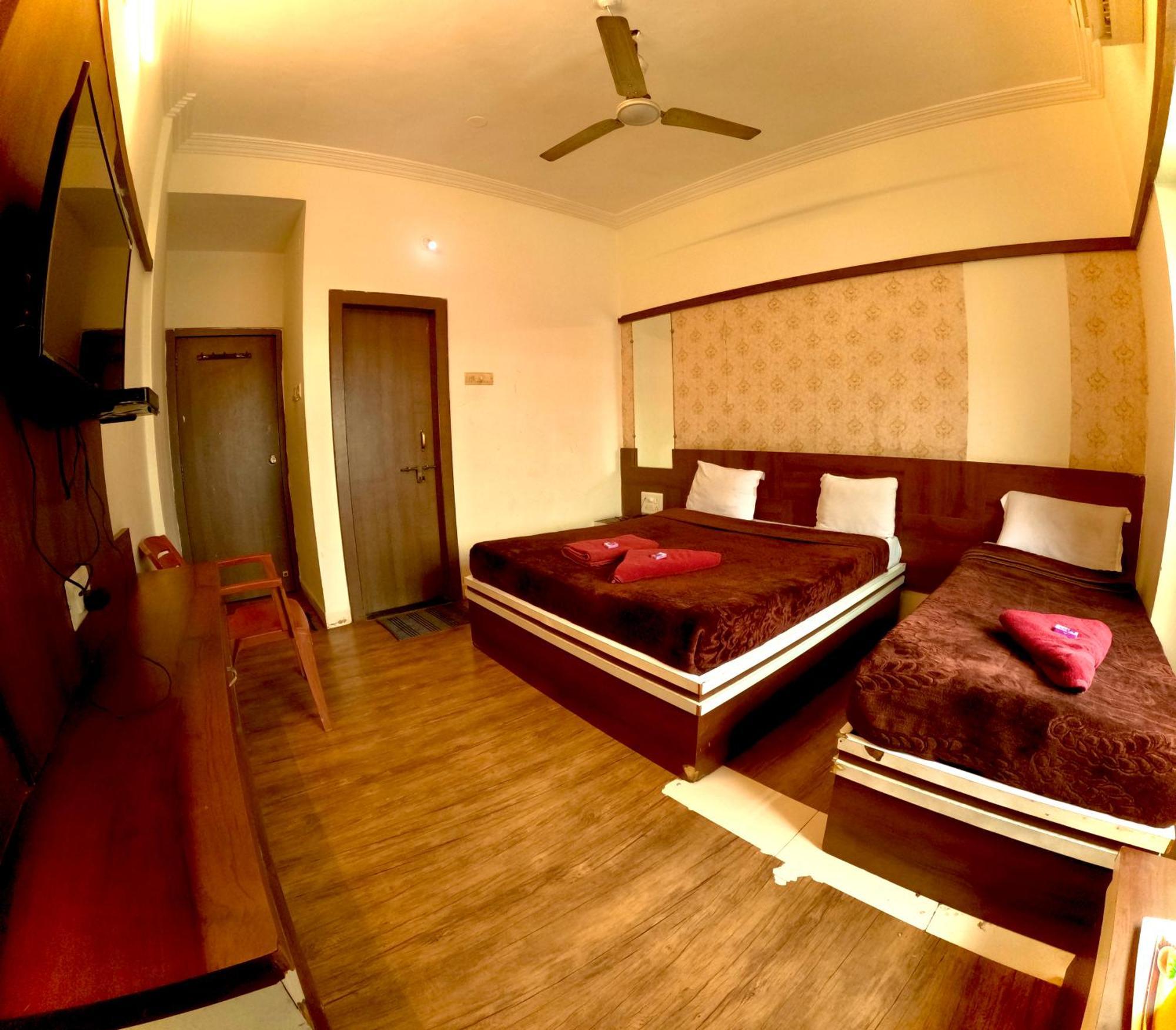 Hotel Laxmibai Palace Shirdi Exteriör bild